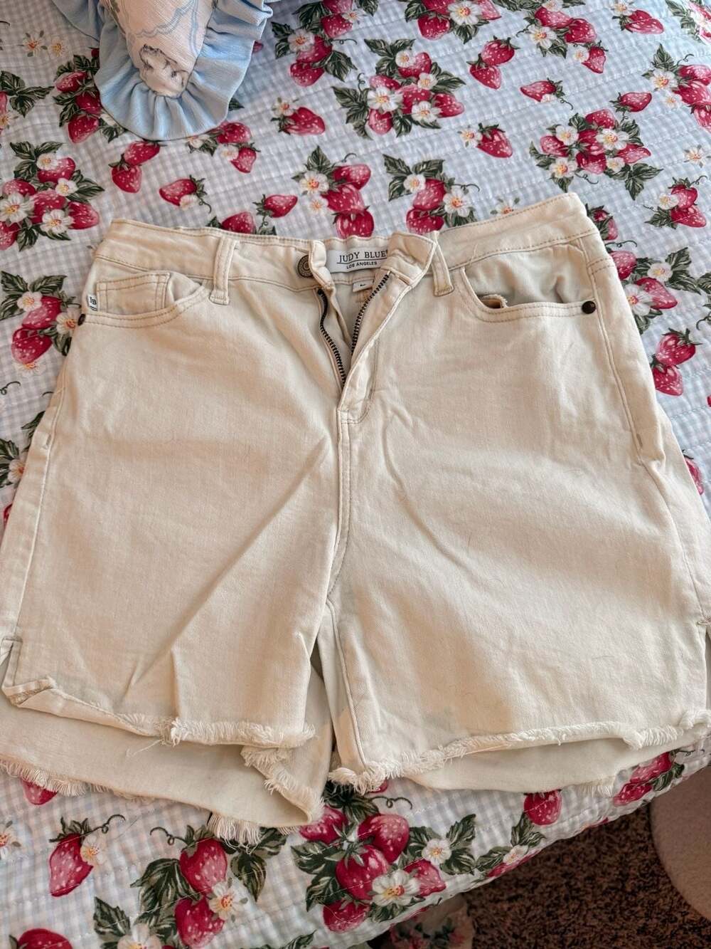 Judy Blue Los Angeles Women's Cream Denim Raw Hem Shorts Style JB150089